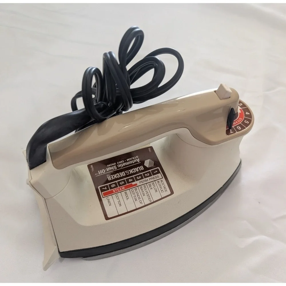 Vintage 1980s Black & Decker Automatic Shut-Off Iron Steam & Dry - F479BWH